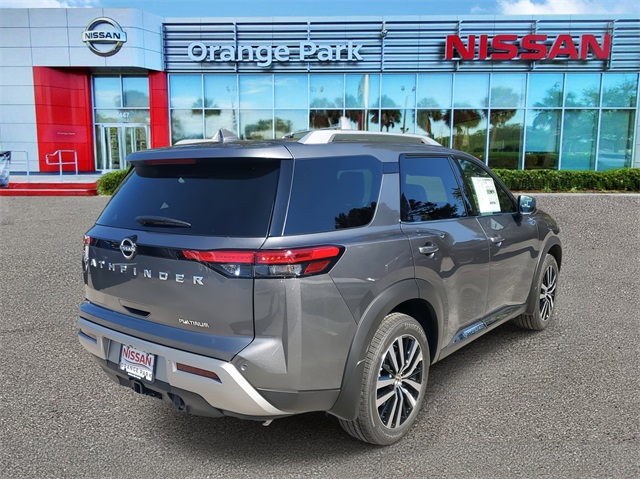 2025 Nissan Pathfinder Platinum photo 2