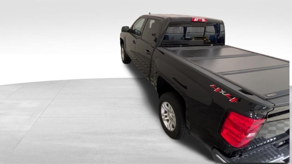 2018 Chevrolet Silverado 1500 LT photo 2