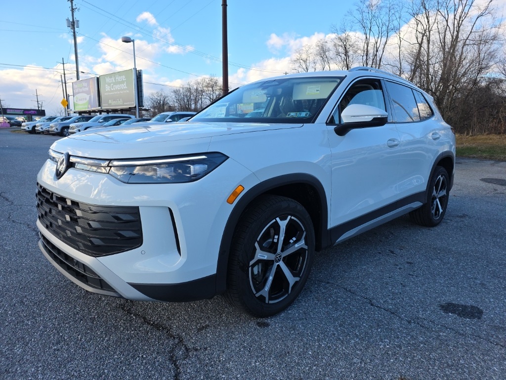 2026 Volkswagen Tiguan SE's photo