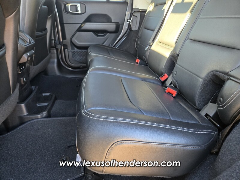 2018 Jeep Wrangler Unlimited Sahara photo 11