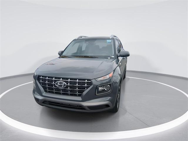 2025 Hyundai Venue SEL photo 3