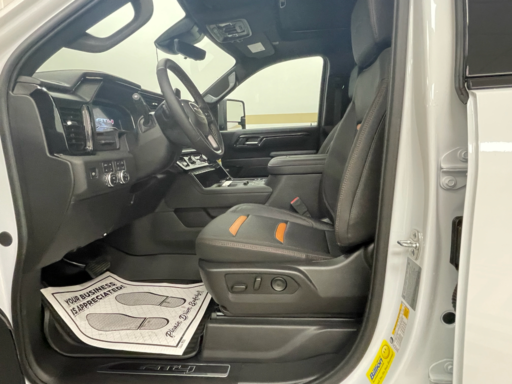 2025 Gmc Sierra 3500 HD AT4 photo 3