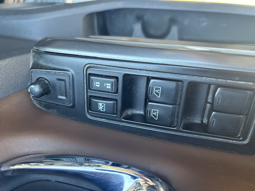 2016 Nissan Titan Crew Cab Platinum Reserve photo 8