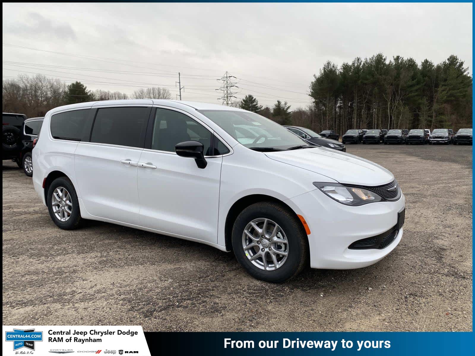 2026 Chrysler Voyager LX's photo