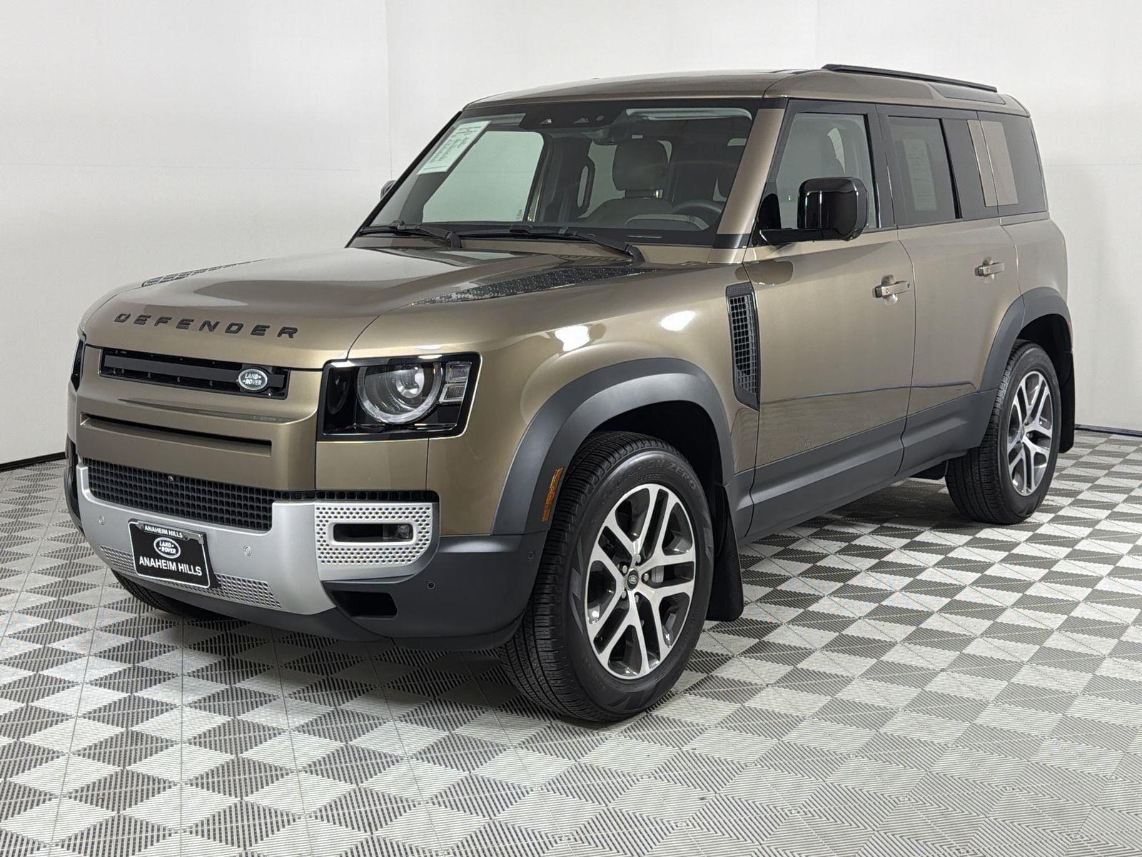 2025 Land Rover Defender S's photo