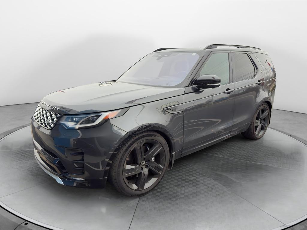 2023 Land Rover Discovery Metropolitan Edition's photo