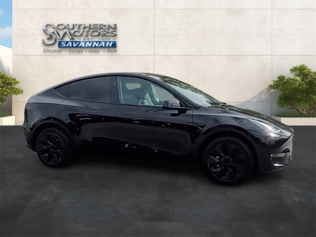 2025 Tesla Model Y Long Range photo 30
