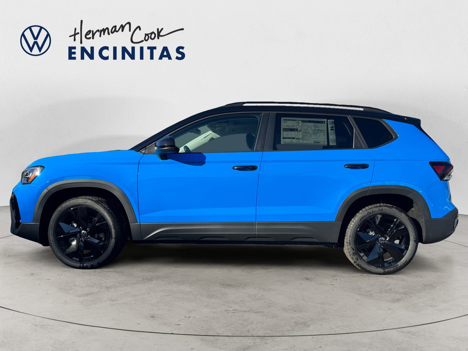 2025 Volkswagen Taos SE photo 2