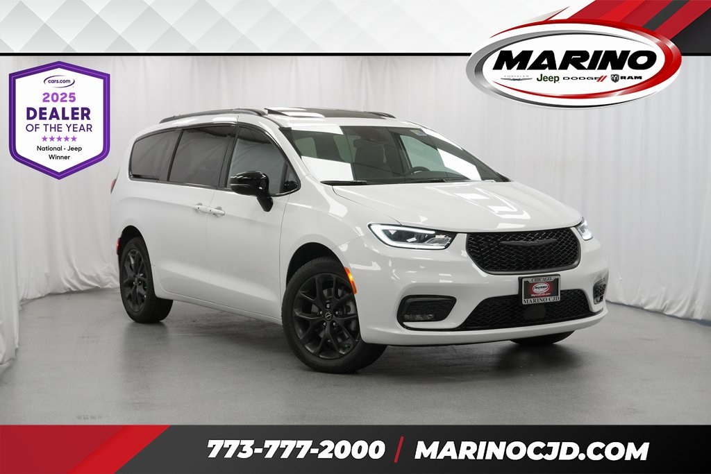 2026 Chrysler Pacifica Limited's photo