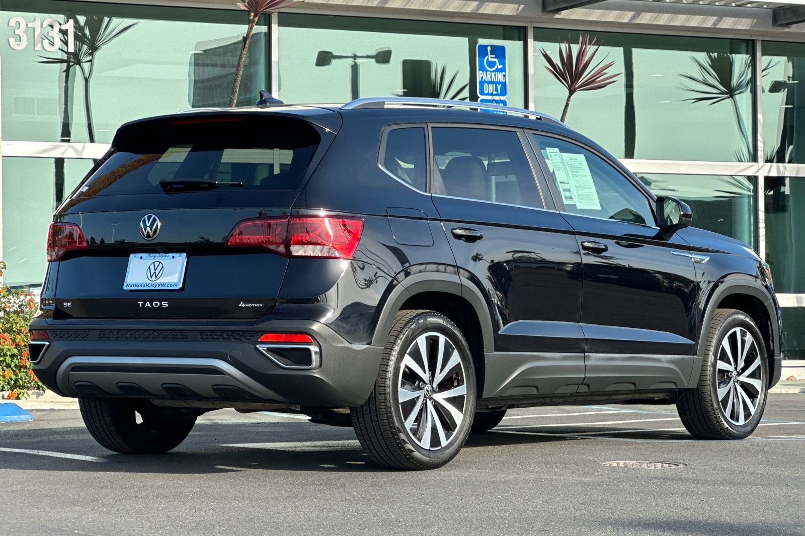 2022 Volkswagen Taos SE photo 3