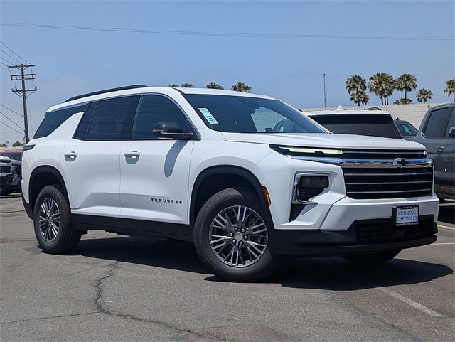 2025 Chevrolet Traverse photo 2