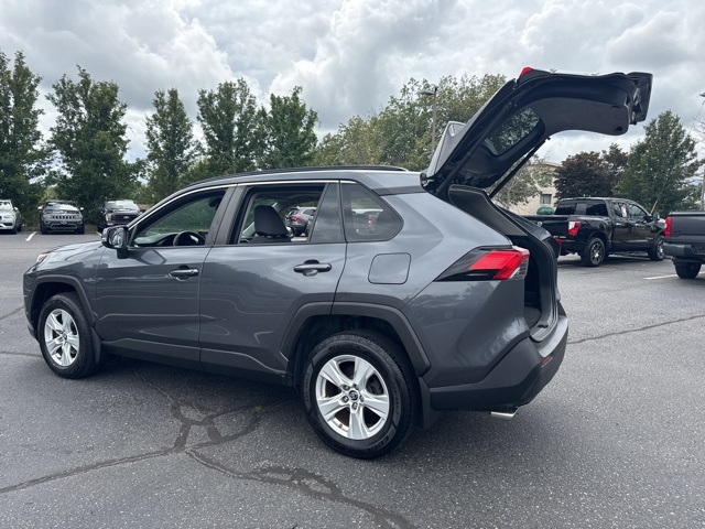 2019 Toyota RAV4 XLE photo 7