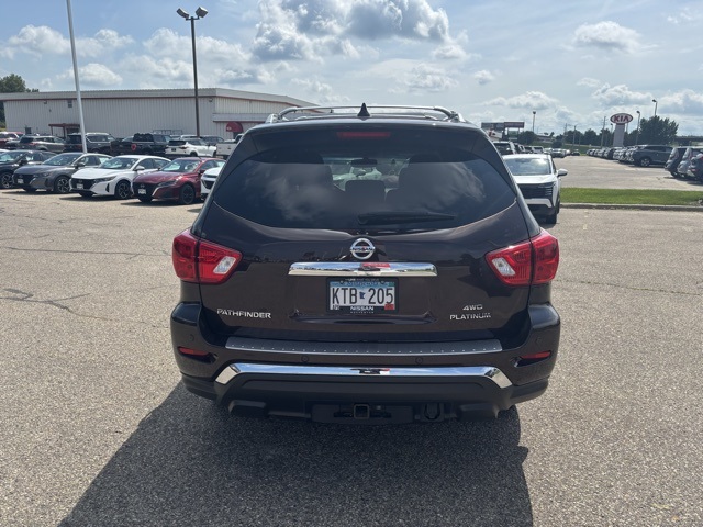 2019 Nissan Pathfinder Platinum photo 2