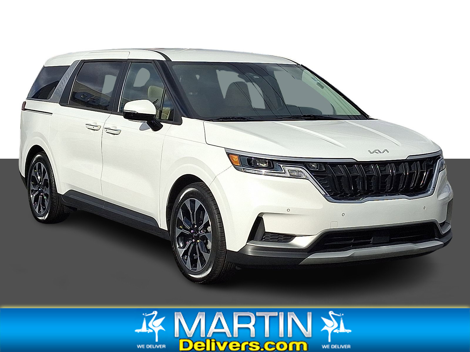 2022 Kia Carnival EX's photo