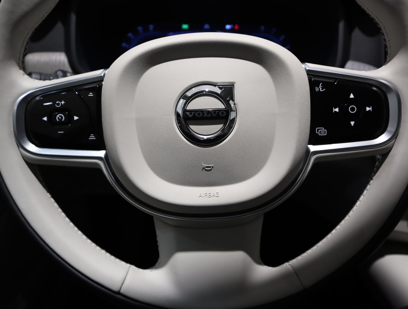 2025 Volvo S90 Plus photo 23