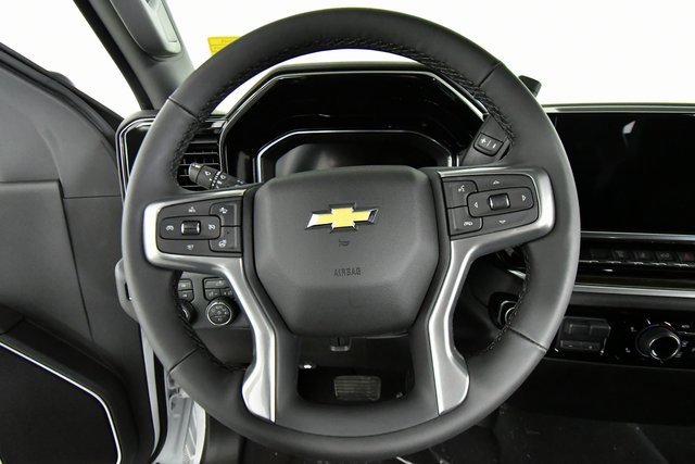 2025 Chevrolet Silverado 2500HD LT photo 2