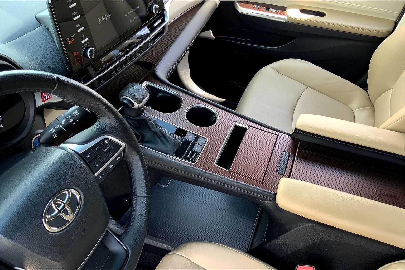 2023 Toyota Sienna XLE photo 15