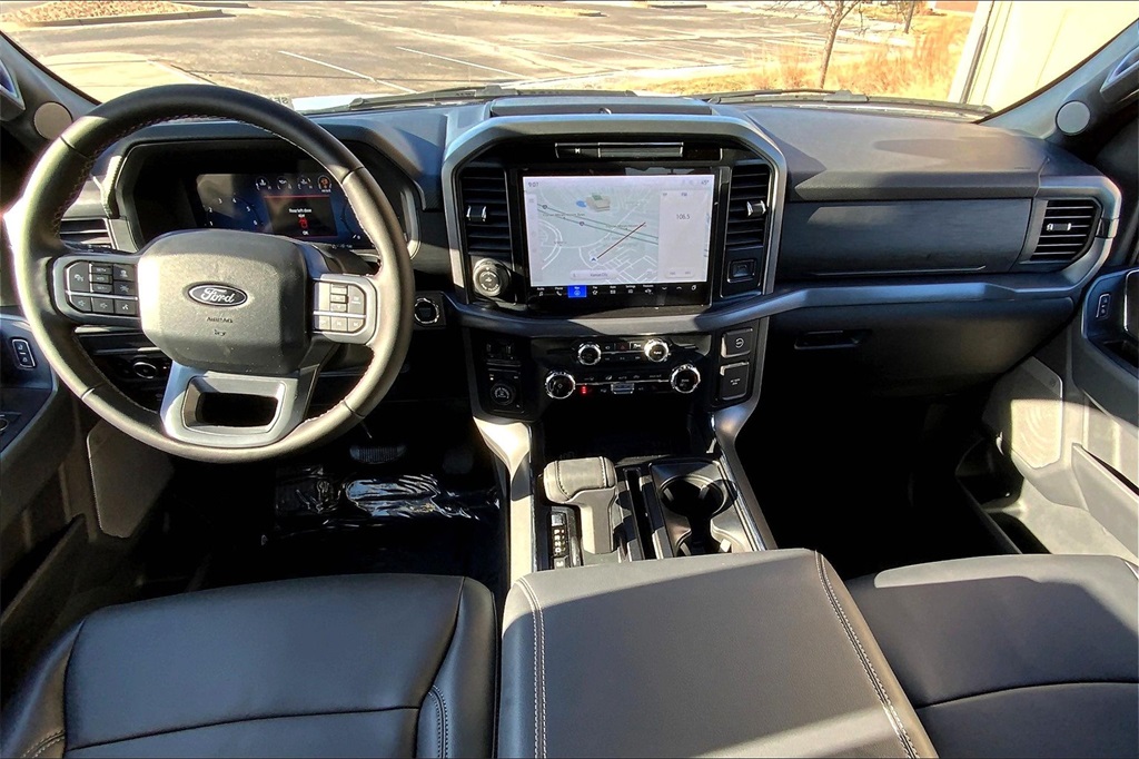 2025 Ford F-150 XLT photo 2