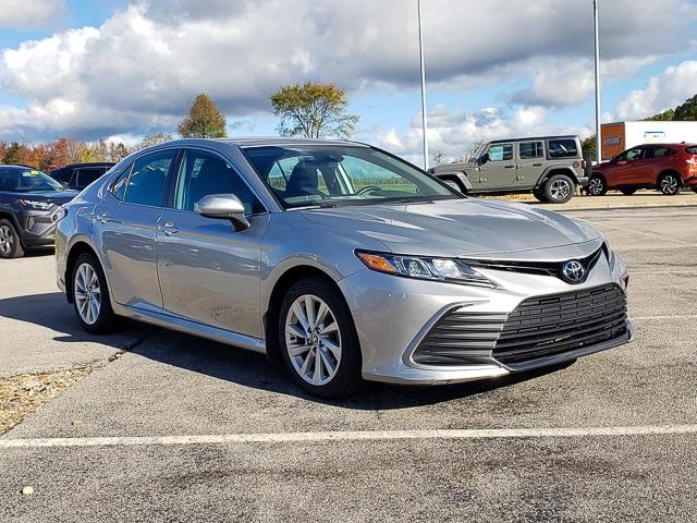 2023 Toyota Camry LE photo 3