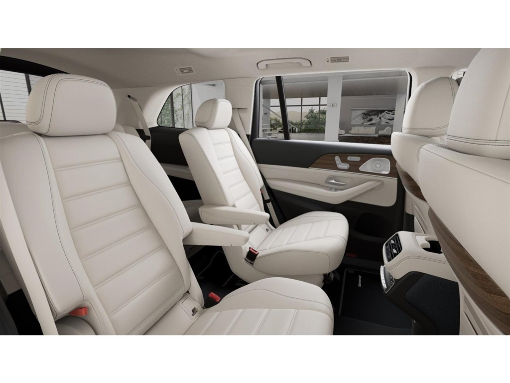 2026 Mercedes Benz GLS 450 4MATIC photo 5