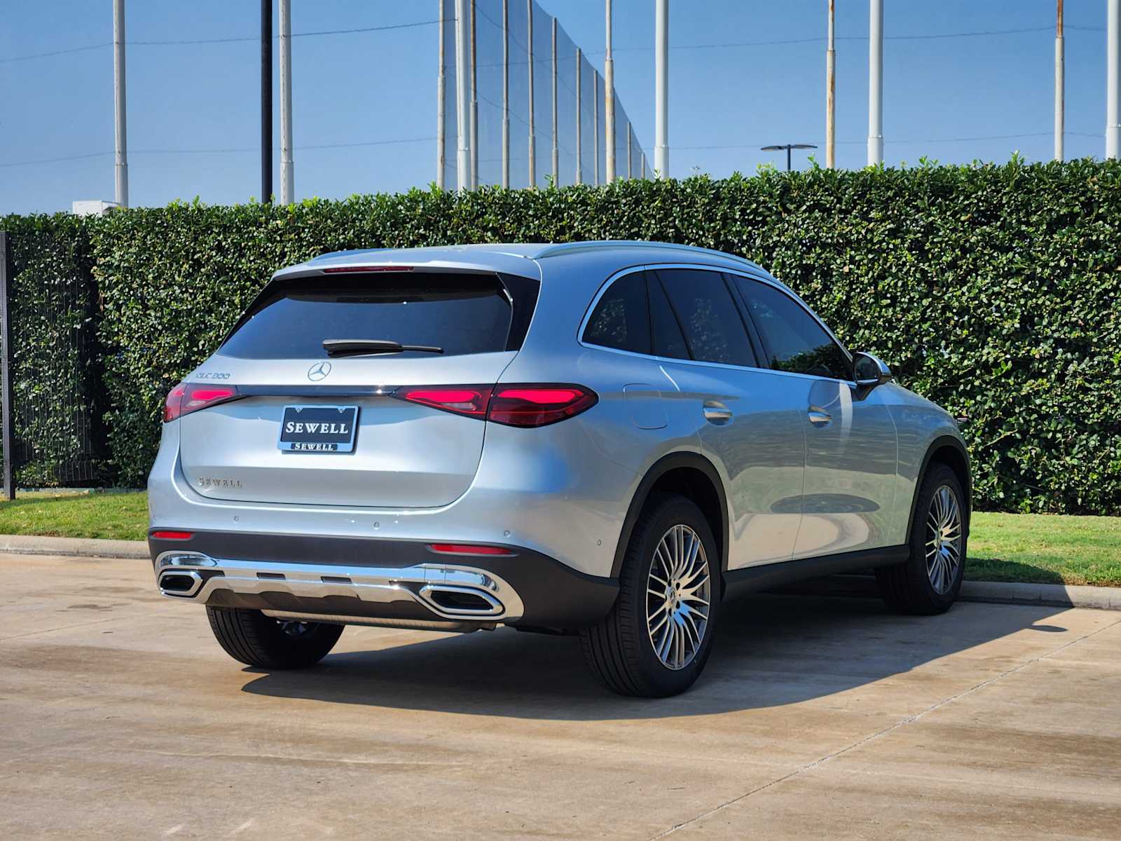 2026 Mercedes Benz GLC 300 photo 4