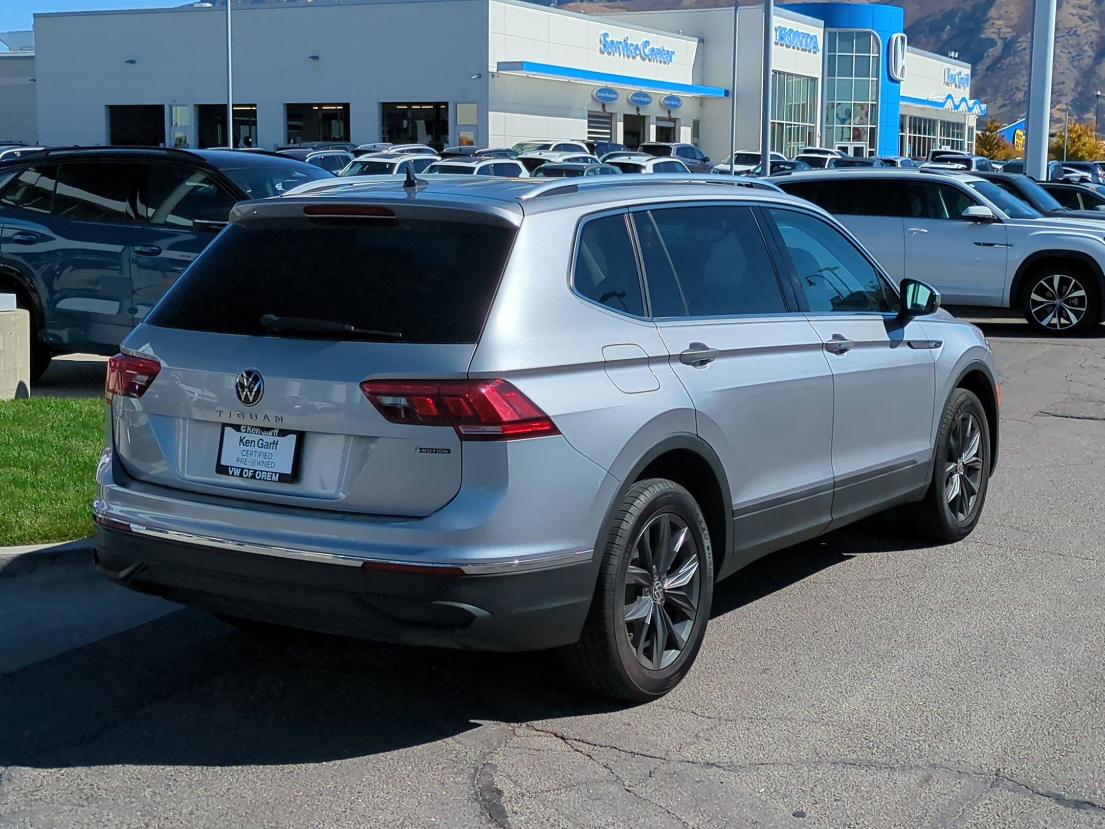 2022 Volkswagen Tiguan SE photo 3