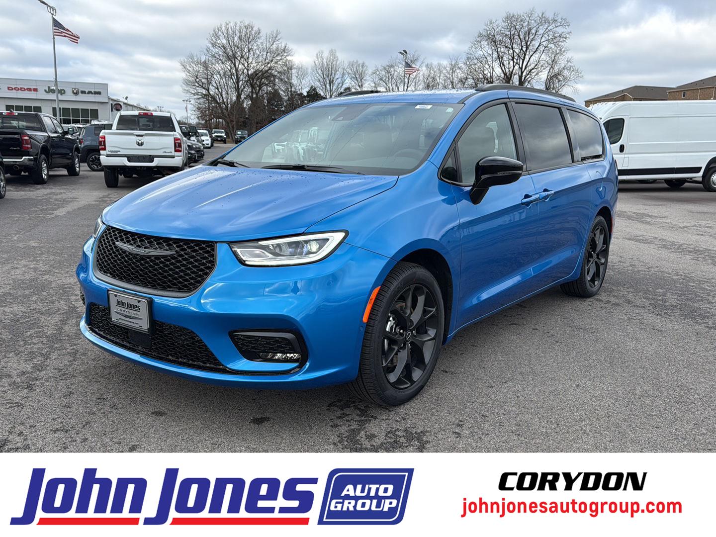 2026 Chrysler Pacifica Select's photo