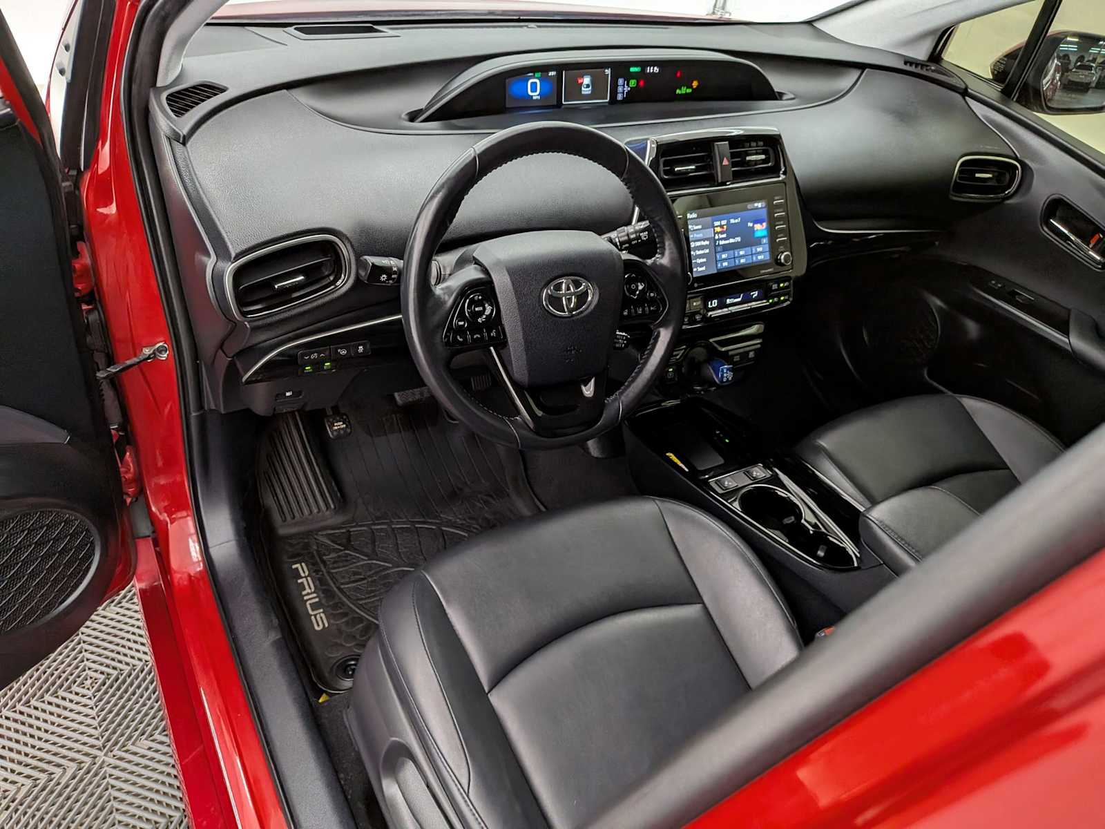 2021 Toyota Prius LE photo 2