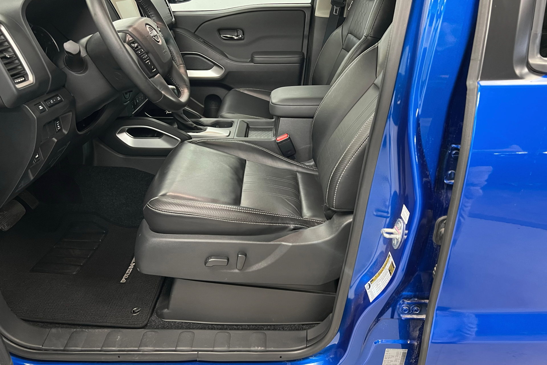 2024 Nissan Frontier SL photo 17