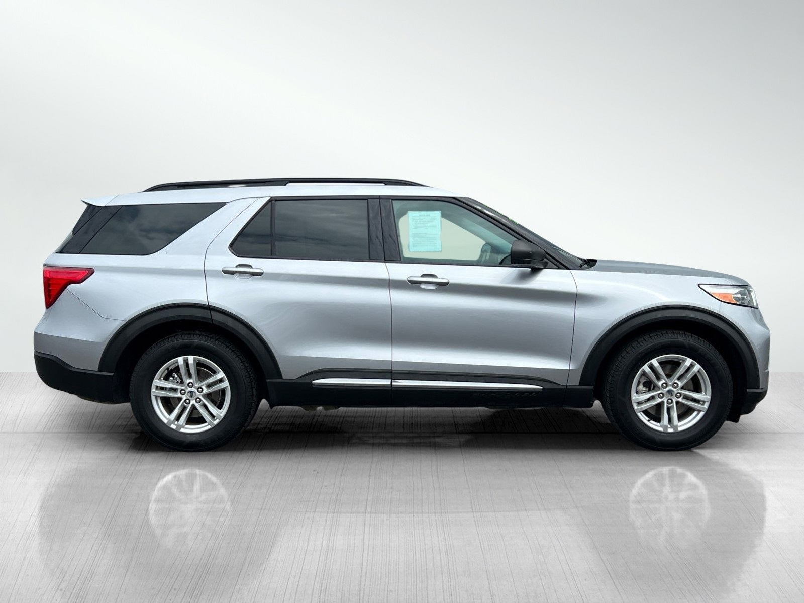2022 Ford Explorer XLT photo 3