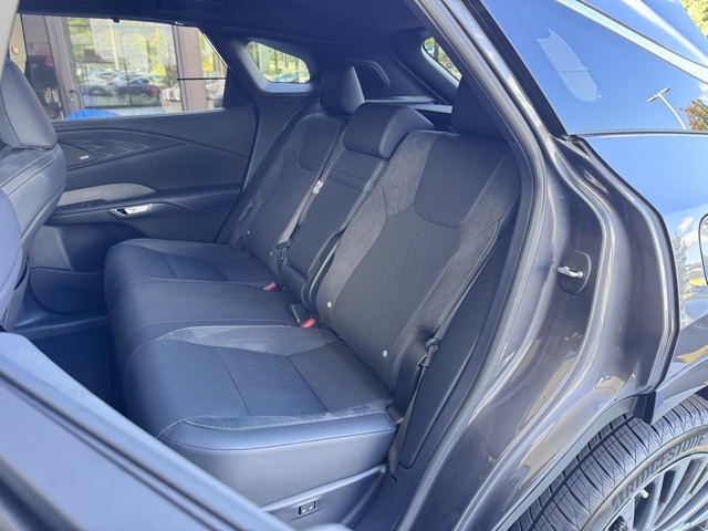 2025 Lexus RX 450h+ Luxury photo 18