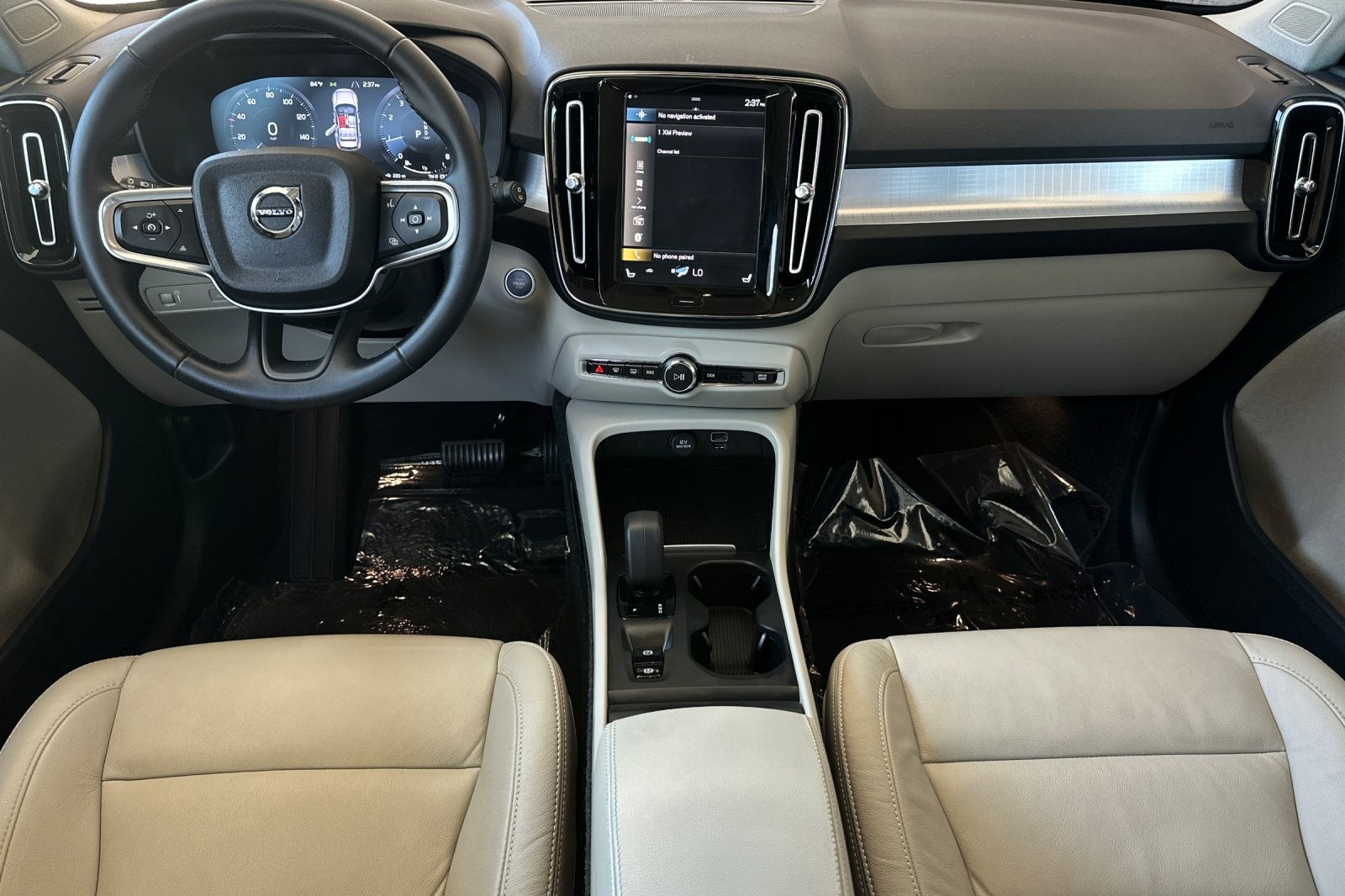 2022 Volvo XC40 Momentum photo 9