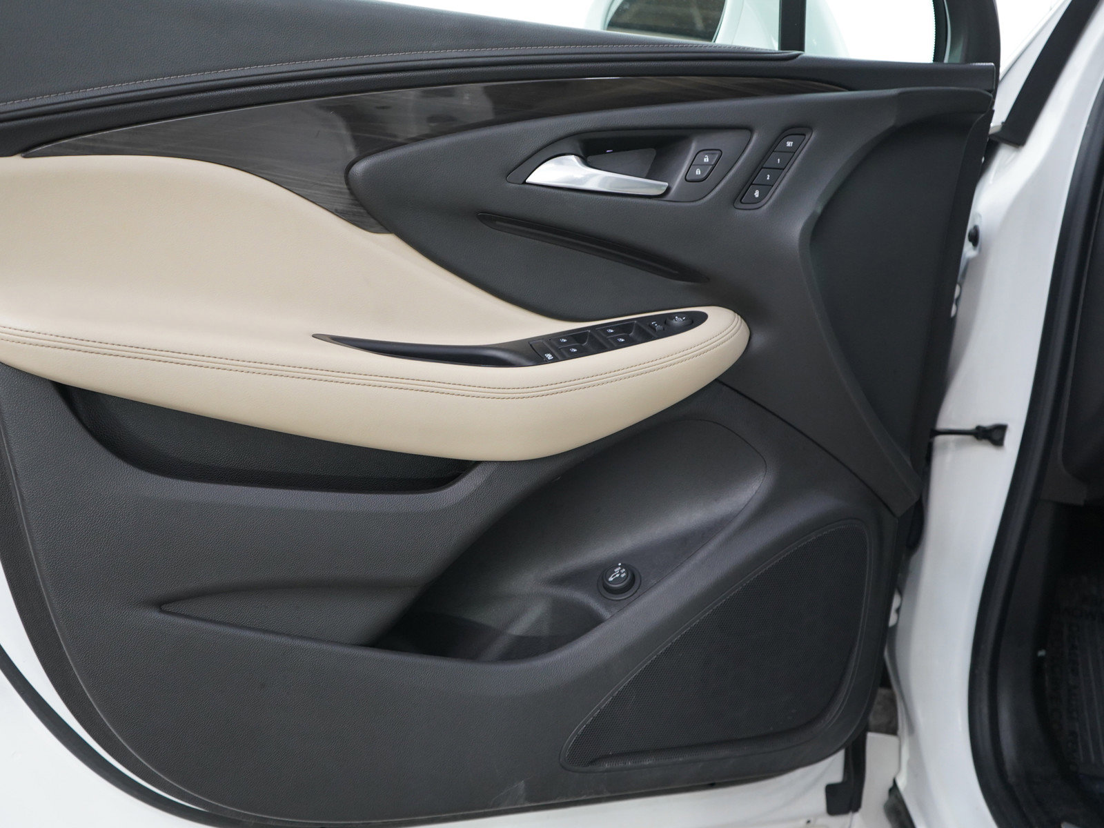 2020 Buick Envision Essence photo 18