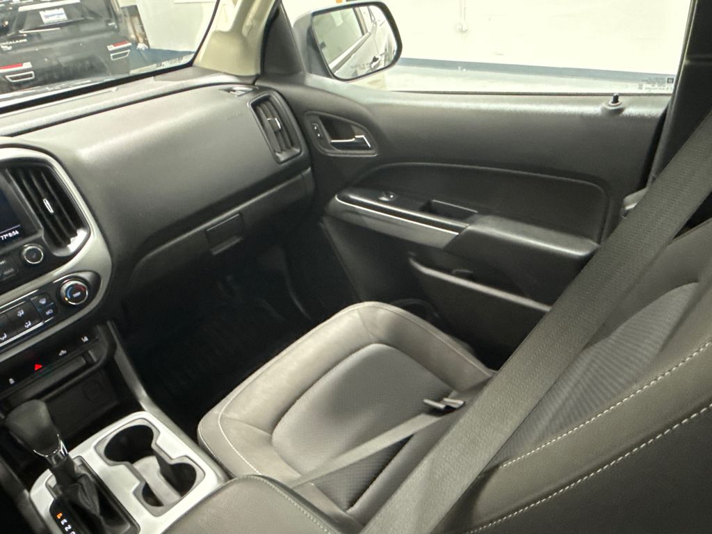 2022 Chevrolet Colorado LT photo 25
