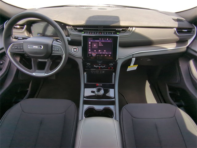 2025 Jeep Grand Cherokee Laredo Altitude photo 14
