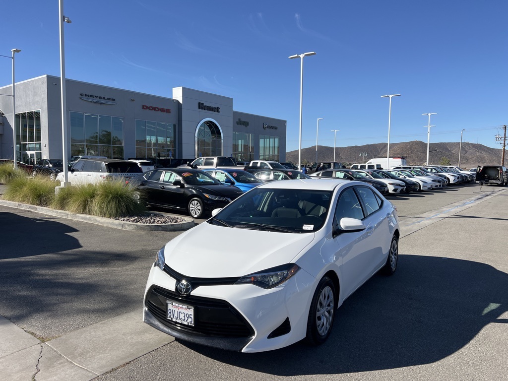 2019 Toyota Corolla L photo 3