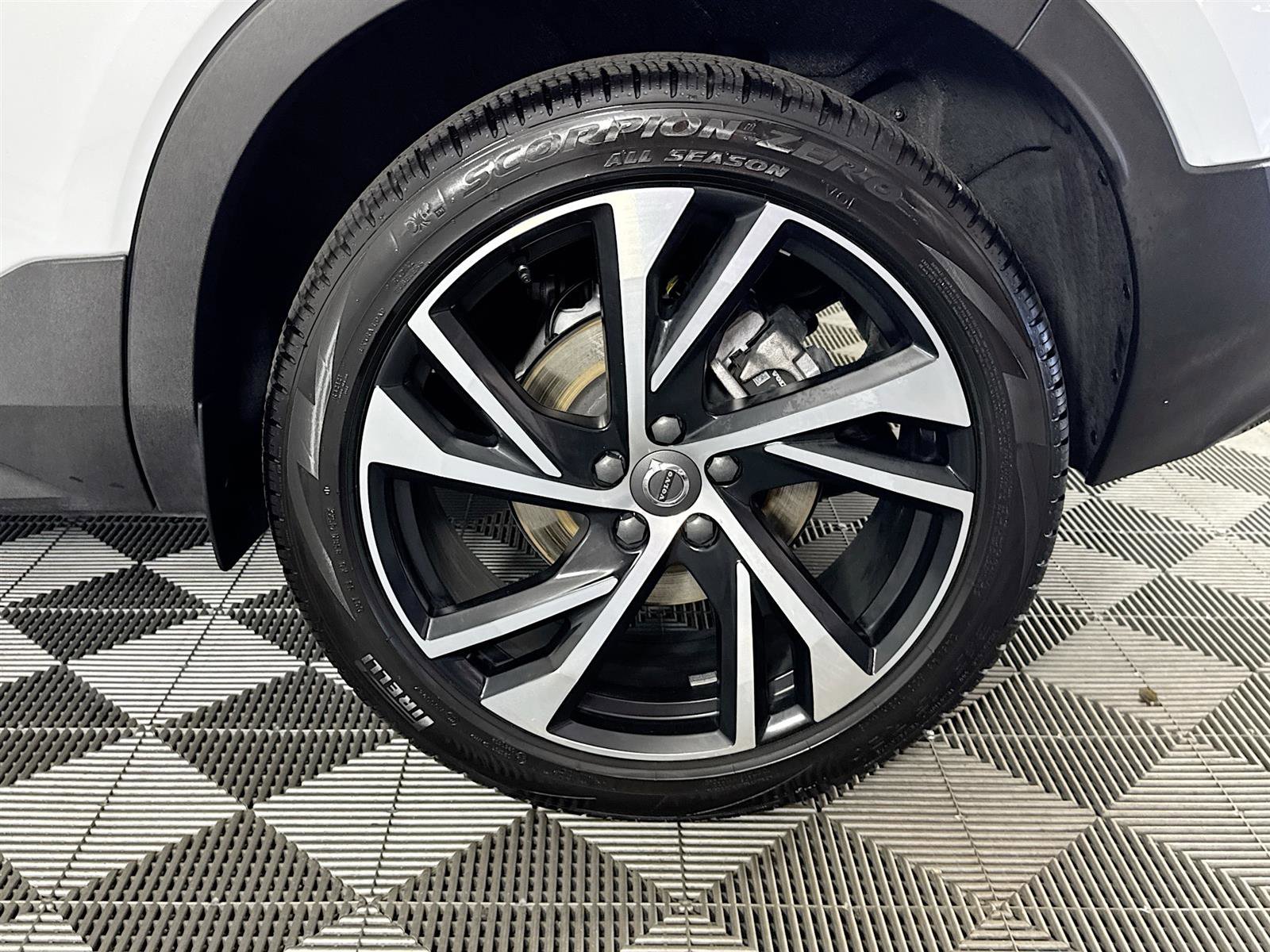 2021 Volvo XC40 T5 R-Design photo 31