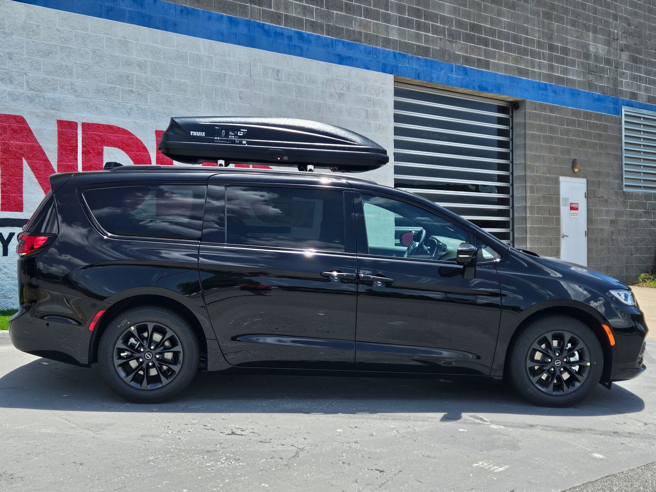 2025 Chrysler Pacifica photo 8