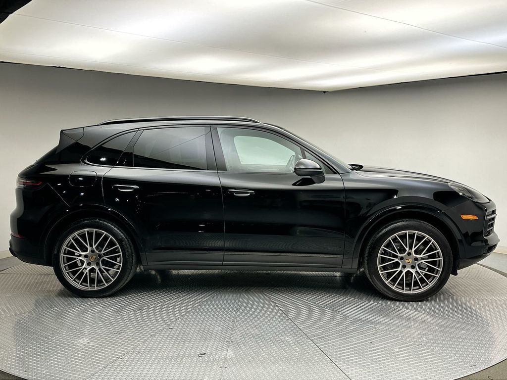 2022 Porsche Cayenne Base photo 4