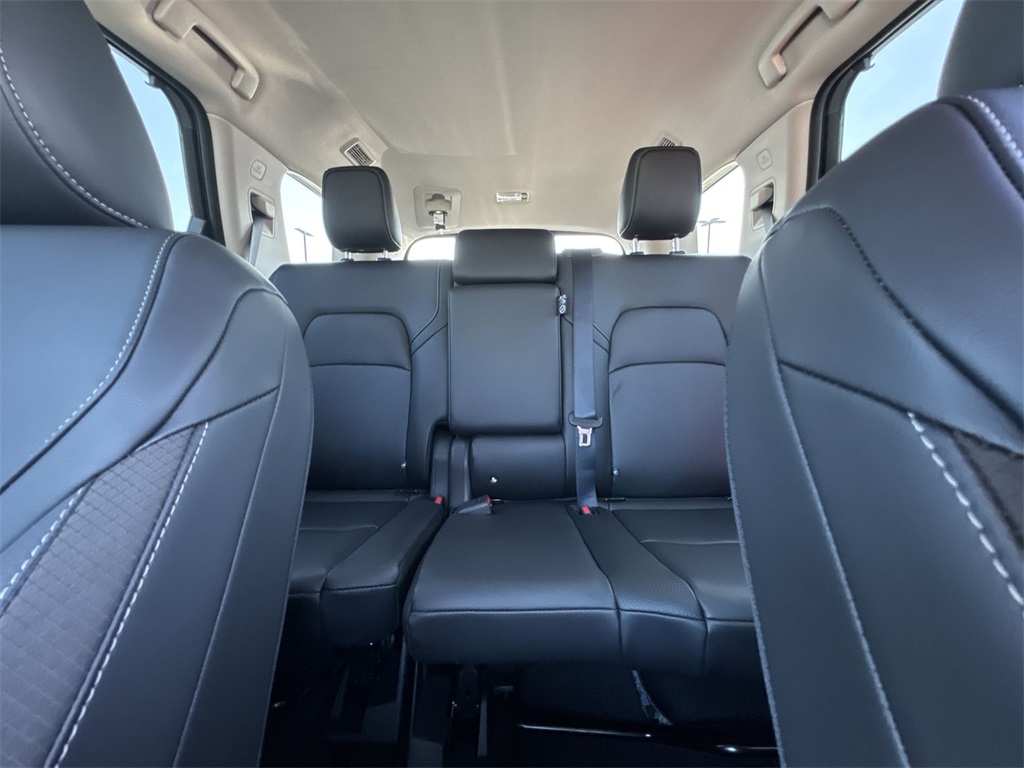 2025 Nissan Pathfinder SL photo 12
