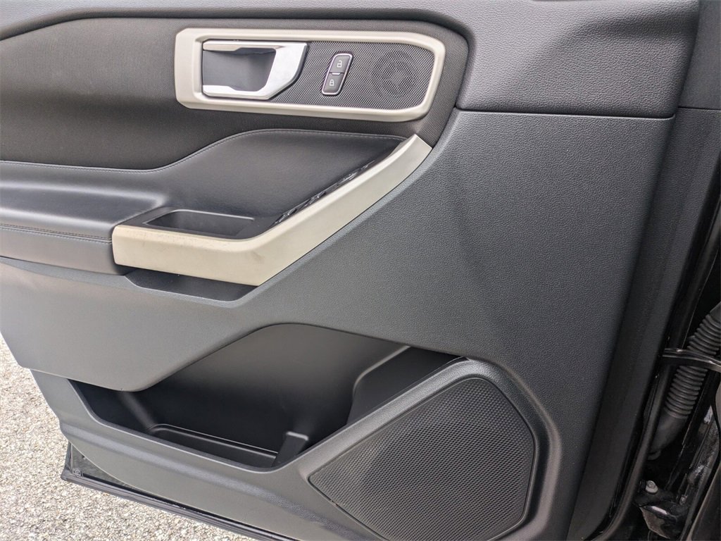2020 Ford Explorer XLT photo 26