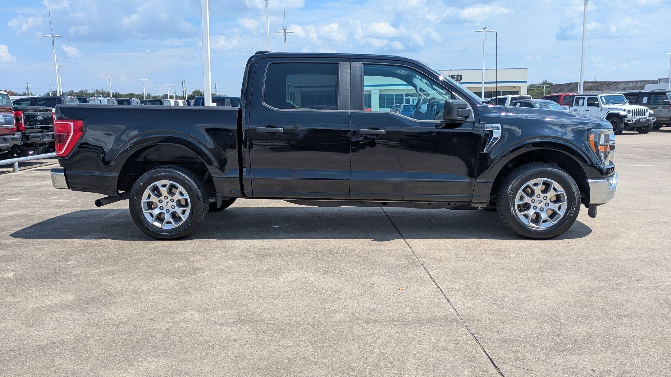 2023 Ford F-150 XLT photo 2