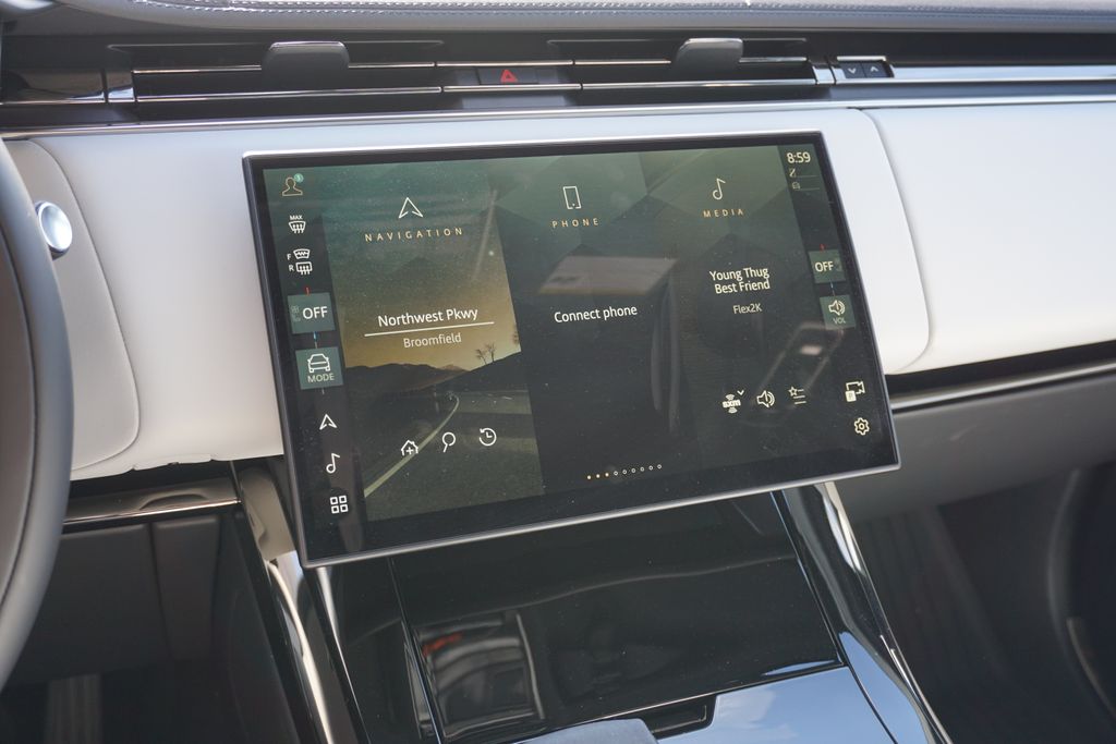2025 Land Rover Range Rover Sport SE photo 14
