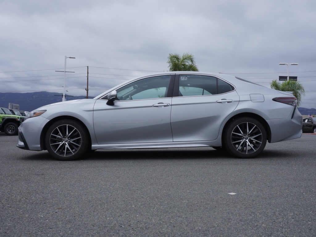 2023 Toyota Camry SE photo 6