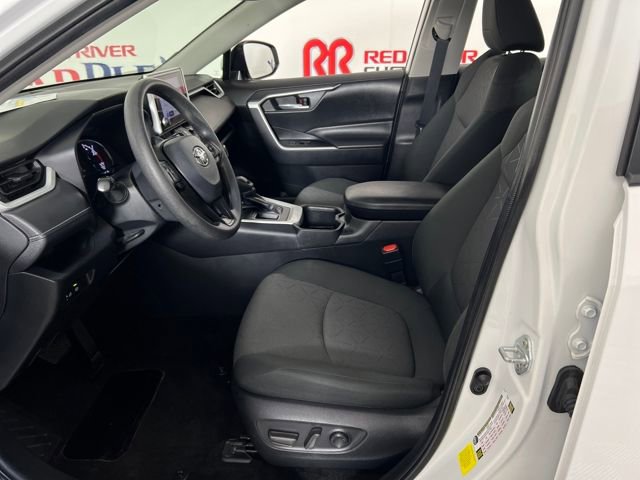 2024 Toyota RAV4 XLE photo 7