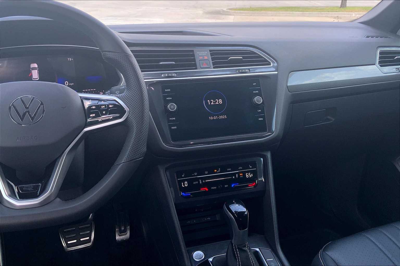 2024 Volkswagen Tiguan SE R-Line Black photo 6