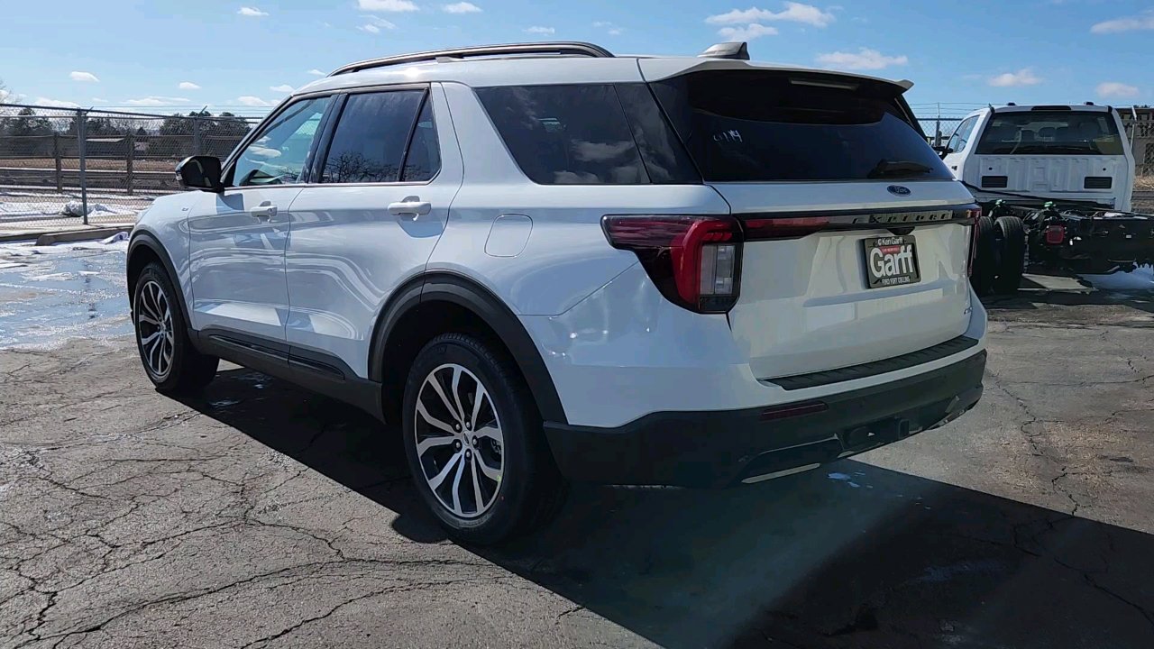 2025 Ford Explorer ST-Line photo 4