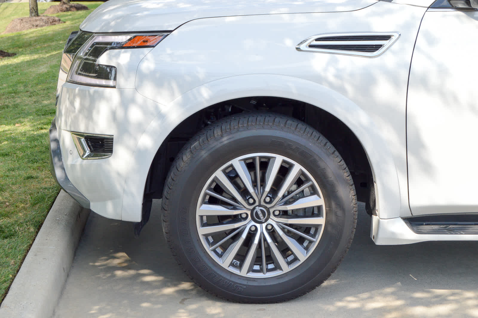 2024 Nissan Armada SL photo 8