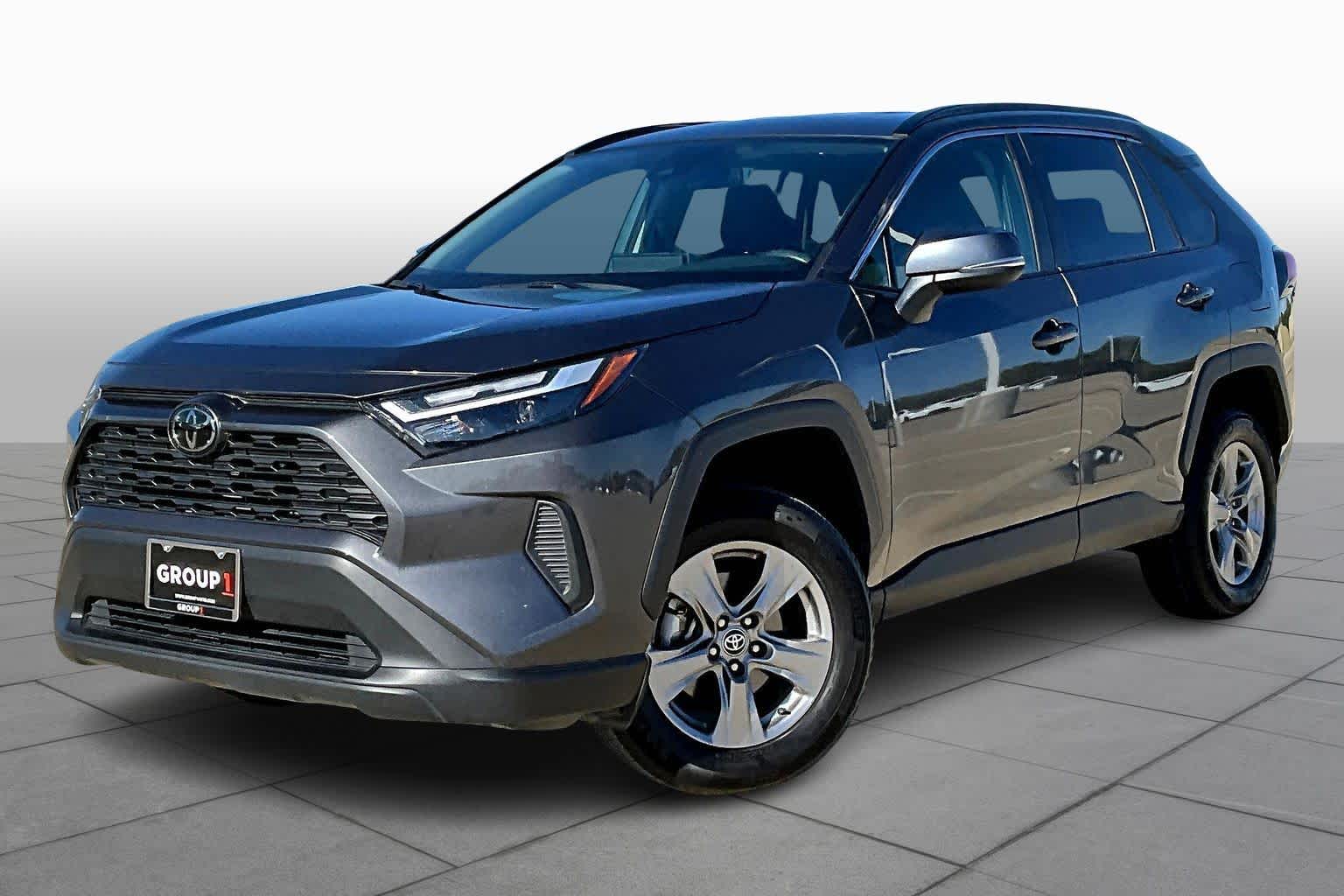 2024 Toyota RAV4 XLE's photo
