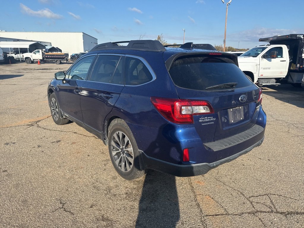 2016 Subaru Outback 2.5i Limited photo 2